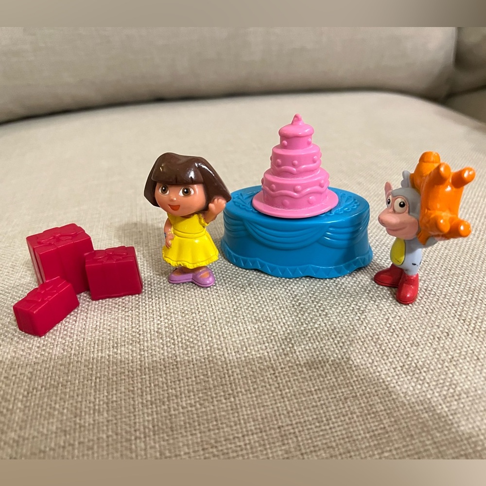 Dora the Explorer Let's Go Adventure Birthday 5 Pieces 2009 Mini and Busy Book.